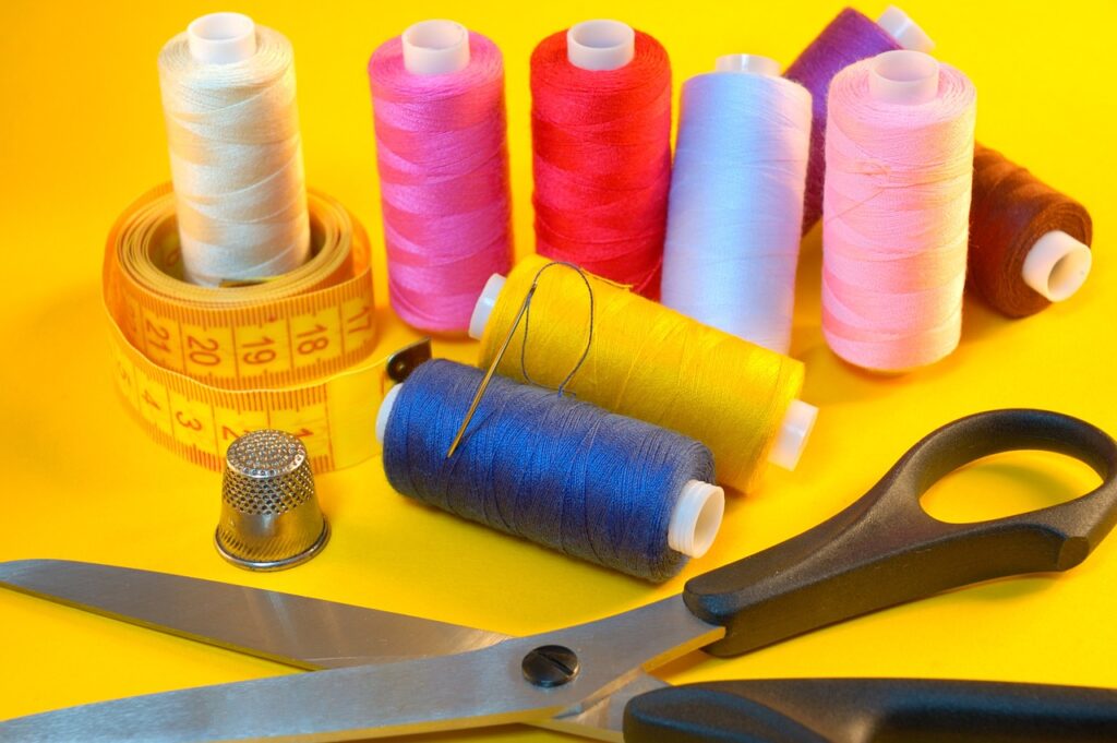 threads, needle, sewing-4966997.jpg